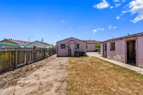 Exterior - 1119 C St, Salinas, CA 93905 photo 9 of 10