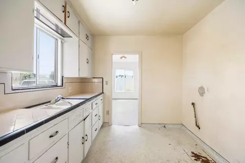 Kitchen - 1119 C St, Salinas, CA 93905 photo 3 of 4