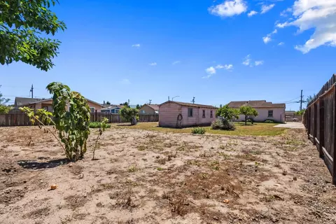 Exterior - 1119 C St, Salinas, CA 93905 photo 7 of 10