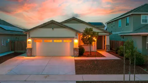 9584 Del Seis Dr, Sacramento, CA 95829