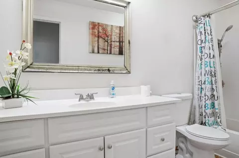 Bath - 1015 Eagle Dr, Salinas, CA 93905 photo 2 of 2