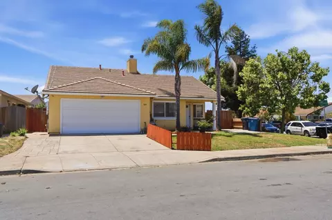 Exterior - 1015 Eagle Dr, Salinas, CA 93905 photo 3 of 4