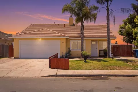 1015 Eagle Dr, Salinas, CA 93905