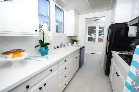 7932 Earl St, Oakland, CA 94605
