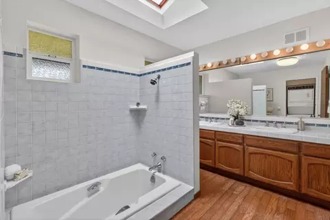 Bath - 13220 Franklin Ave, Mountain View, CA 94040 photo 2 of 2