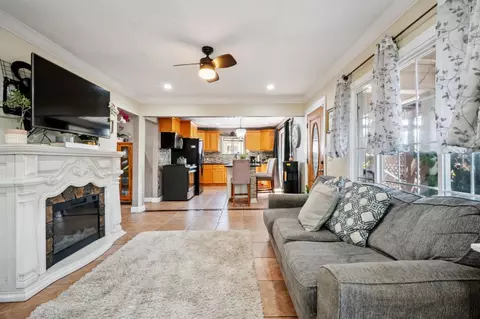 Living - 1413 Wiren St, Salinas, CA 93905 photo 2 of 3