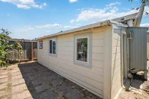 Exterior - 1413 Wiren St, Salinas, CA 93905 photo 6 of 9