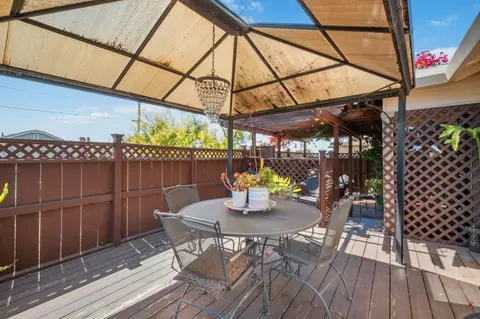 Exterior - 1413 Wiren St, Salinas, CA 93905 photo 4 of 9