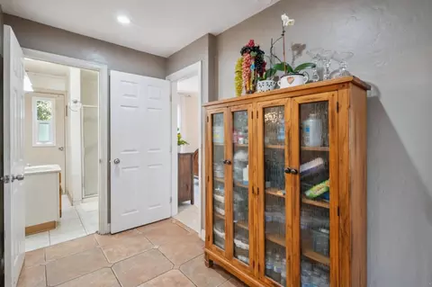 Entry Way - 1413 Wiren St, Salinas, CA 93905 photo 2 of 5