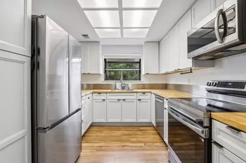 Kitchen - 1555 Hecker Pass Rd E201, Gilroy, CA 95020 photo 1 of 3