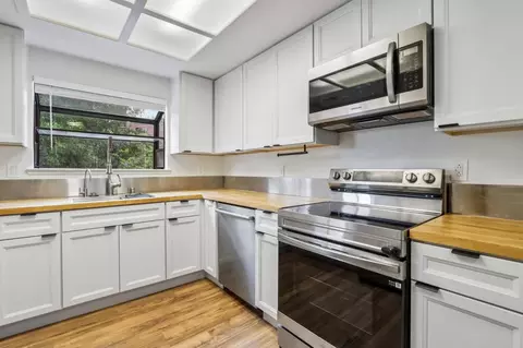 Kitchen - 1555 Hecker Pass Rd E201, Gilroy, CA 95020 photo 2 of 3