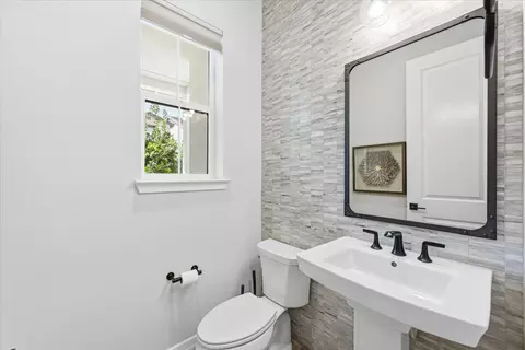 Bath - 39502 Darner Dr, Newark, CA 94560 photo 3 of 10