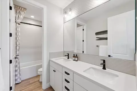 Bath - 39502 Darner Dr, Newark, CA 94560 photo 4 of 10