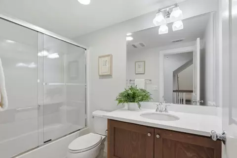 Bath - 69 Henriques Ln, Milpitas, CA 95035 photo 3 of 5