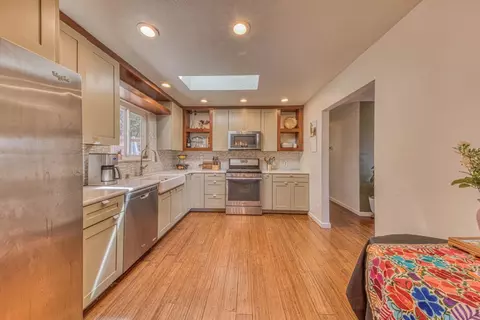 Kitchen - 19085 Marjorie Rd, Salinas, CA 93907 photo 2 of 2