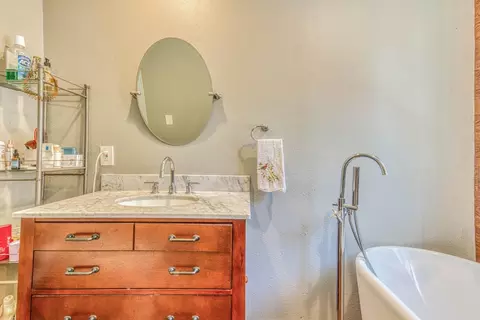 Bath - 19085 Marjorie Rd, Salinas, CA 93907 photo 1 of 3