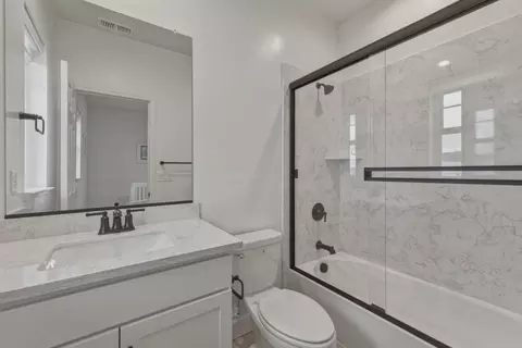 Bath - 4065 Maddy Ave, Tracy, CA 95377 photo 3 of 8