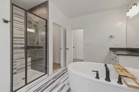Bath - 4065 Maddy Ave, Tracy, CA 95377 photo 6 of 8