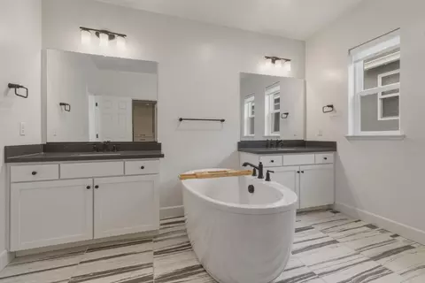 Bath - 4065 Maddy Ave, Tracy, CA 95377 photo 5 of 8