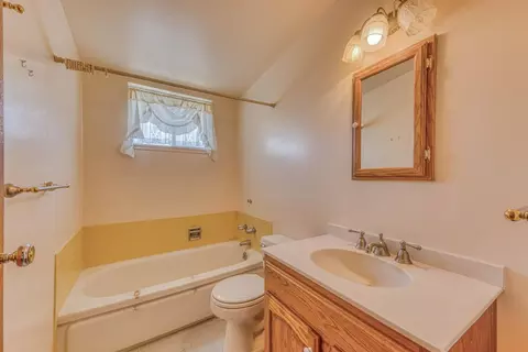 Bath - Undisclosed, Salinas, CA 93901 photo 2 of 2