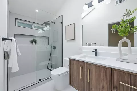Bath - 988 Post St, Alameda, CA 94501 photo 1 of 3