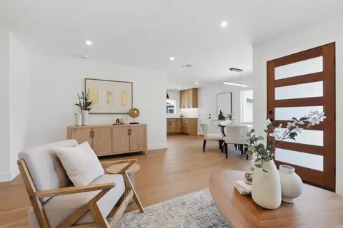 Entry Way - 988 Post St, Alameda, CA 94501 photo 1 of 1