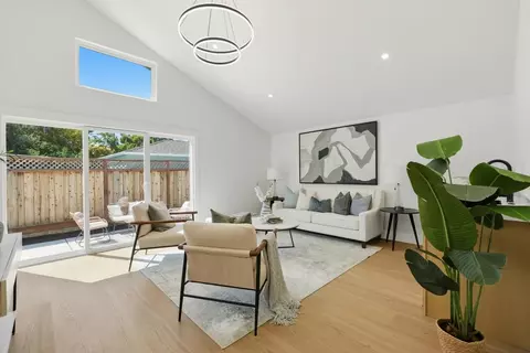 Living - 988 Post St, Alameda, CA 94501 photo 2 of 2