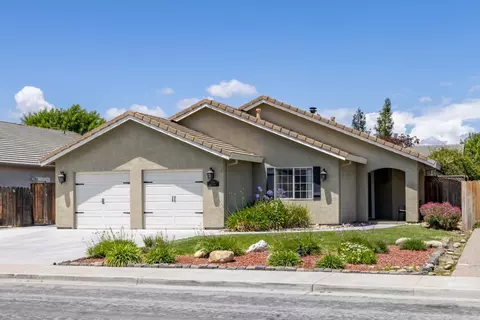 750 Ruger Ct, Hollister, CA 95023