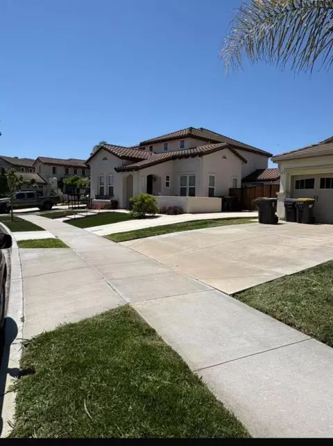 15801 Crescent Park Cir, Lathrop, CA 95330