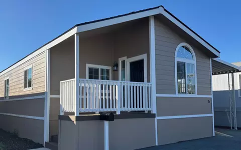 8282 Murray Ave 5, Gilroy, CA 95020