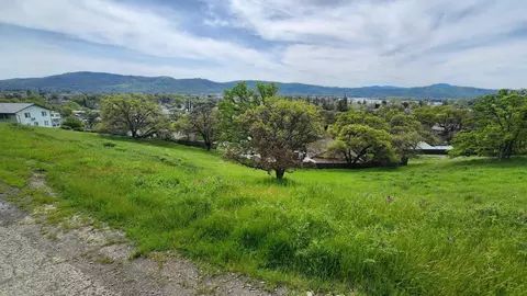 12761 Lakeview Dr, Clearlake Oaks, CA 95423
