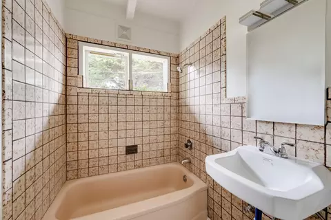 Bath - 243 North Ave, Aptos, CA 95003 photo 3 of 3