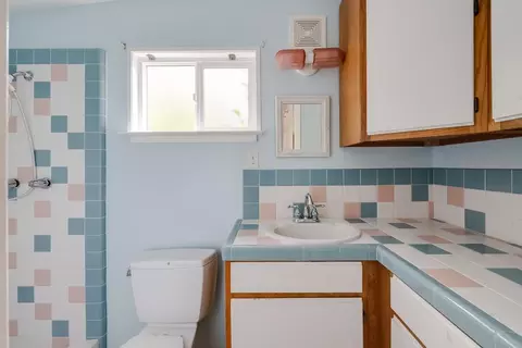 Bath - 243 North Ave, Aptos, CA 95003 photo 2 of 3