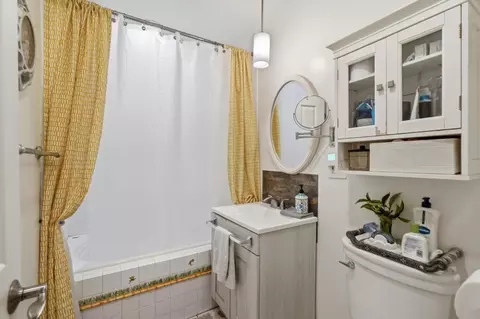 Bath - 2115 Teakwood St, Vallejo, CA 94591 photo 3 of 3
