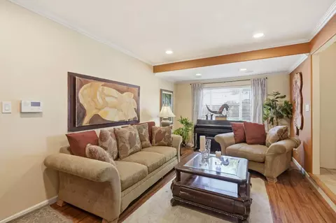 Living - 2115 Teakwood St, Vallejo, CA 94591 photo 3 of 5