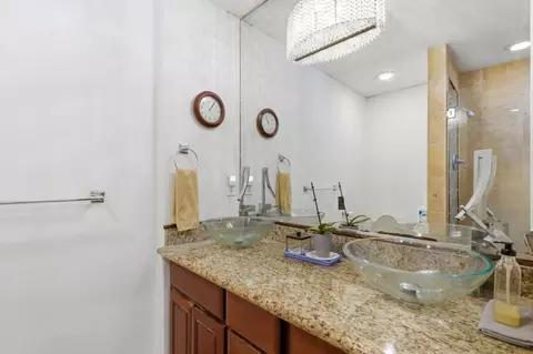 Bath - 2115 Teakwood St, Vallejo, CA 94591 photo 2 of 3
