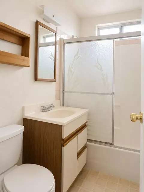 Bath - 2050 Lassen St, Seaside, CA 93955 photo 1 of 2