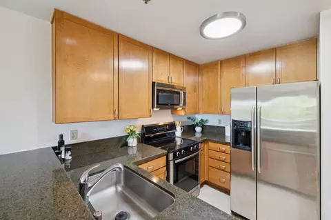 Kitchen - 300 Murchison Dr 312, Millbrae, CA 94030 photo 2 of 4
