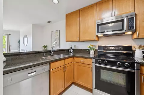 Kitchen - 300 Murchison Dr 312, Millbrae, CA 94030 photo 3 of 4