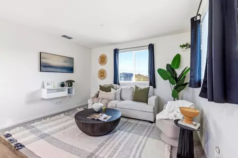 Living - 836 Vasquez Dr, Soledad, CA 93960 photo 3 of 3