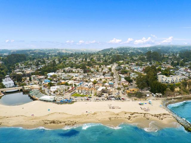 136 Canfield Ave A, Santa Cruz, CA 95060