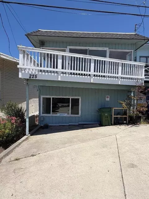 225 Rio Del Mar Blvd, Aptos, CA 95003