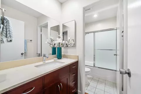 Bath - 654 Imperial Dr, Pacifica, CA 94044 photo 4 of 4