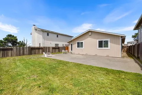 Exterior - 654 Imperial Dr, Pacifica, CA 94044 photo 5 of 7