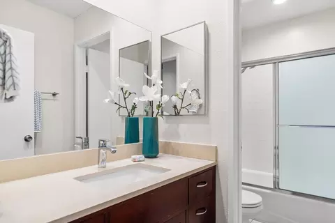 Bath - 654 Imperial Dr, Pacifica, CA 94044 photo 3 of 4