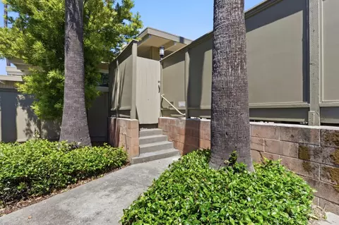3909 Middlefield Rd E, Palo Alto, CA 94303