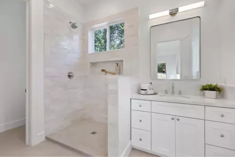 Bath - 125 Fallen Leaf Dr, Boulder Creek, CA 95006 photo 1 of 2