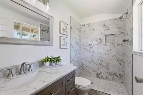 Bath - 8312 Kelton Dr, Gilroy, CA 95020 photo 1 of 2