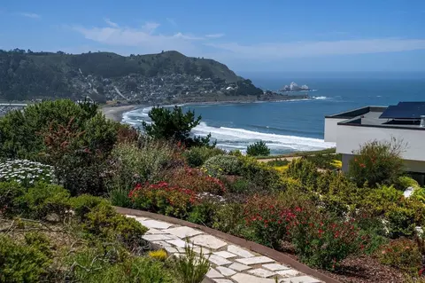 5 Ohlone Dr, Pacifica, CA 94044