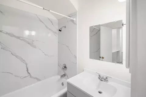 Bath - 2905 Garfield Ave, Carmichael, CA 95608 photo 1 of 1